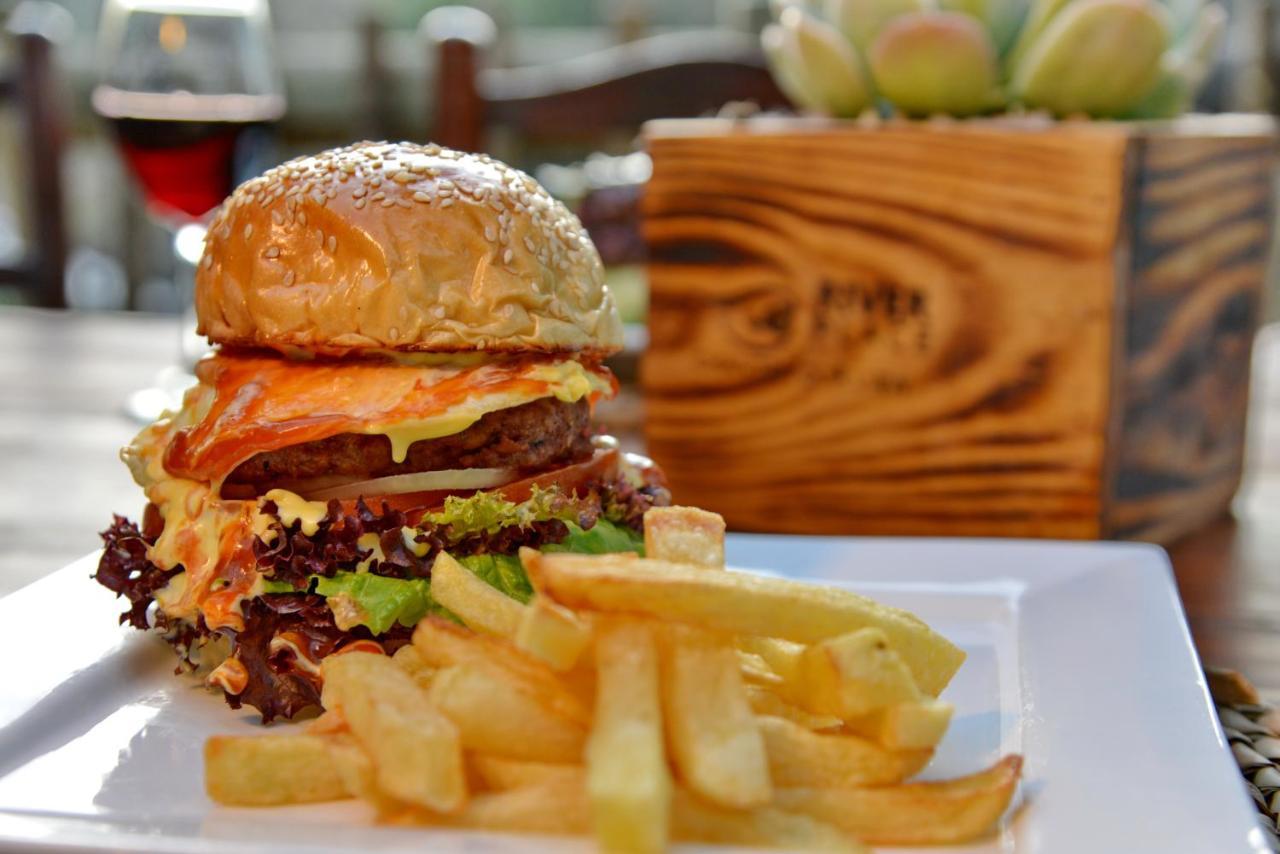 Thanda Manzi Country Hotel 켄투리온 외부 사진