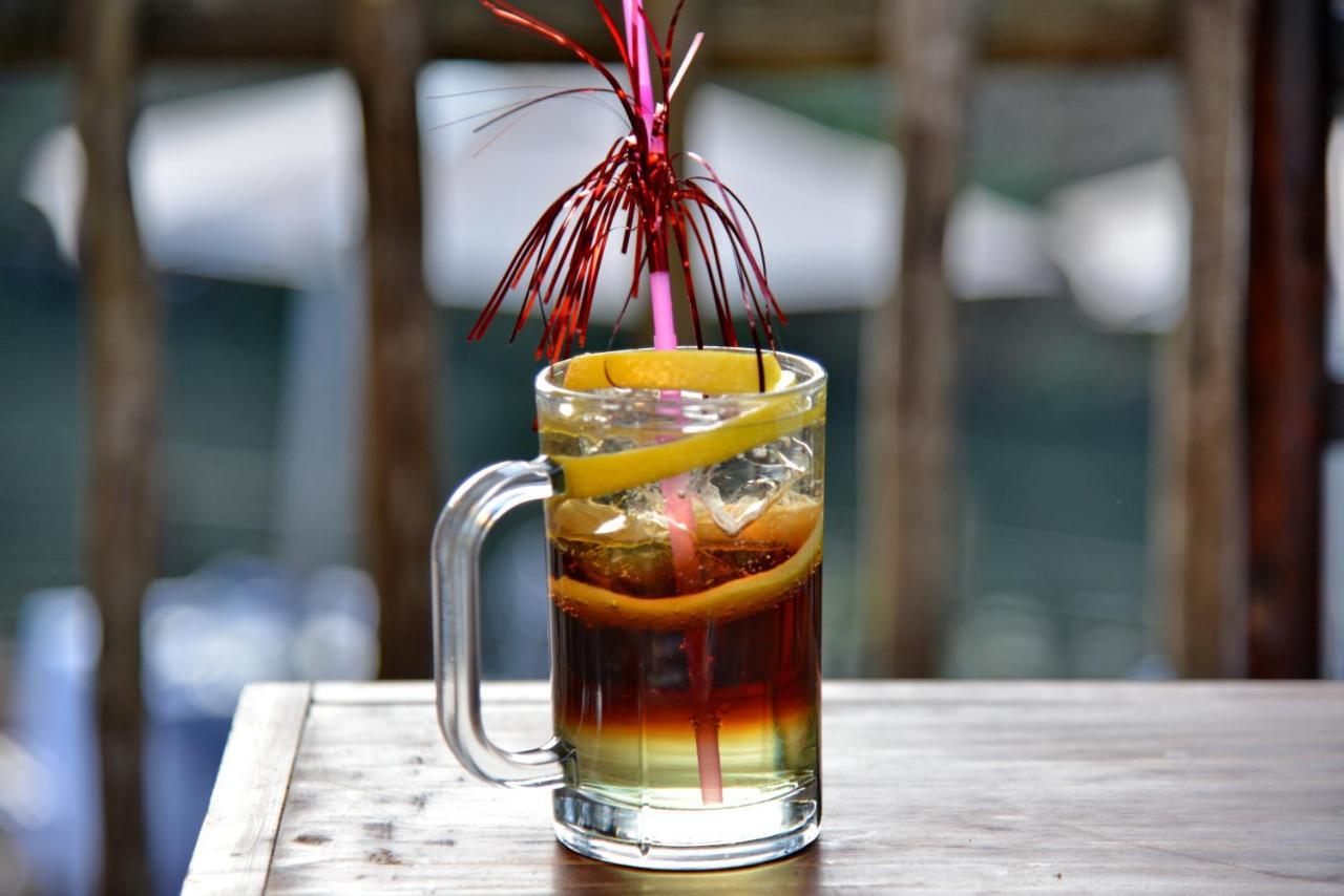 Thanda Manzi Country Hotel 켄투리온 외부 사진