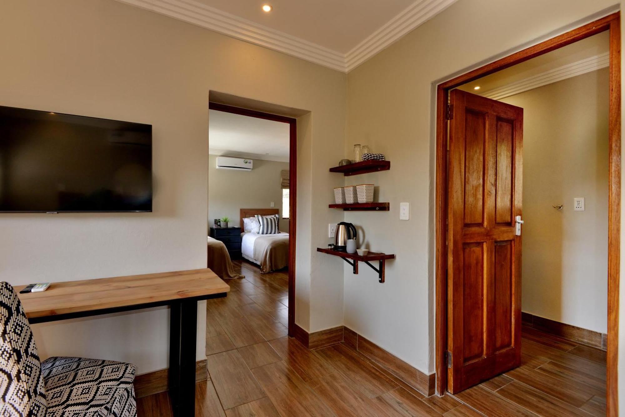Thanda Manzi Country Hotel 켄투리온 외부 사진