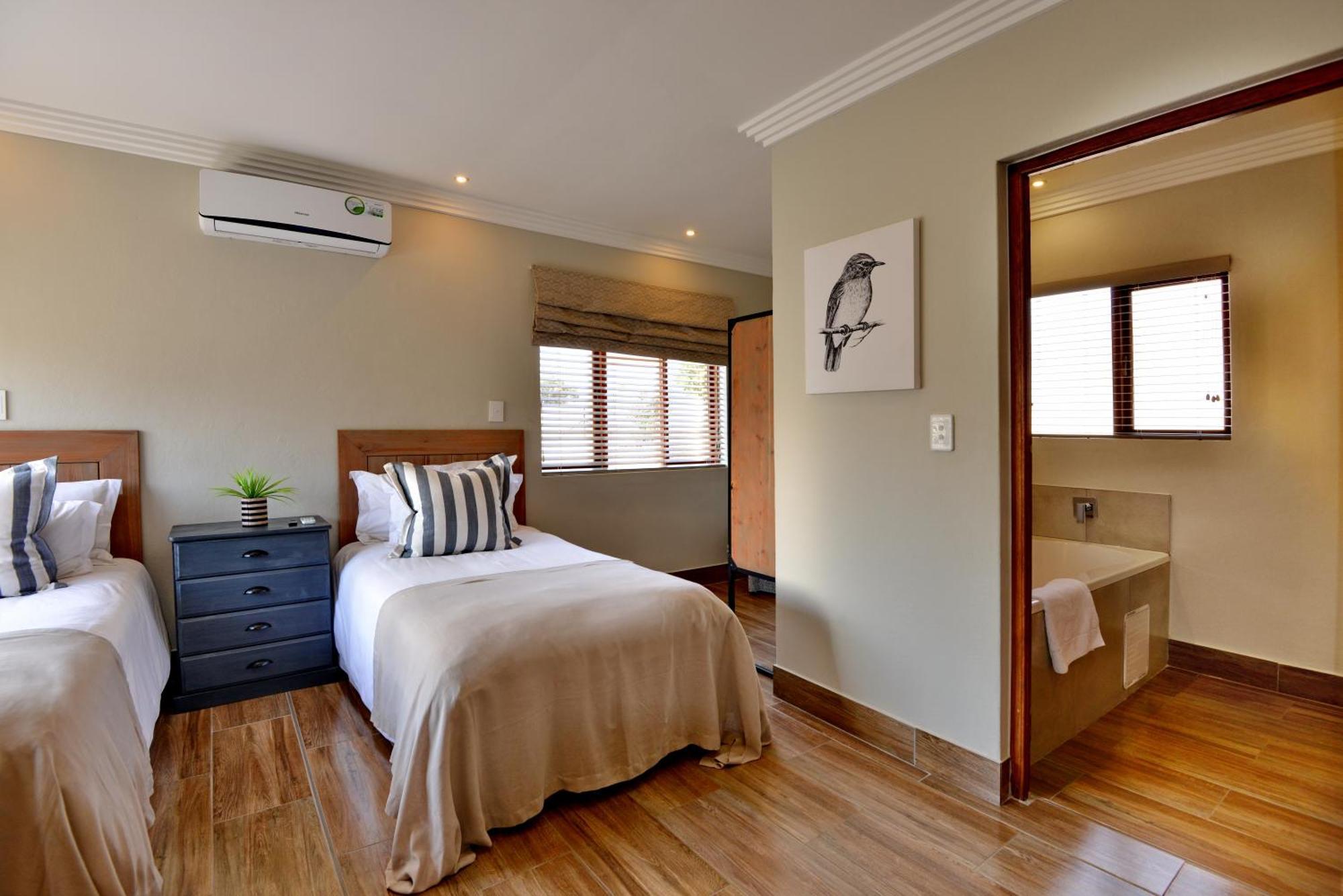 Thanda Manzi Country Hotel 켄투리온 외부 사진